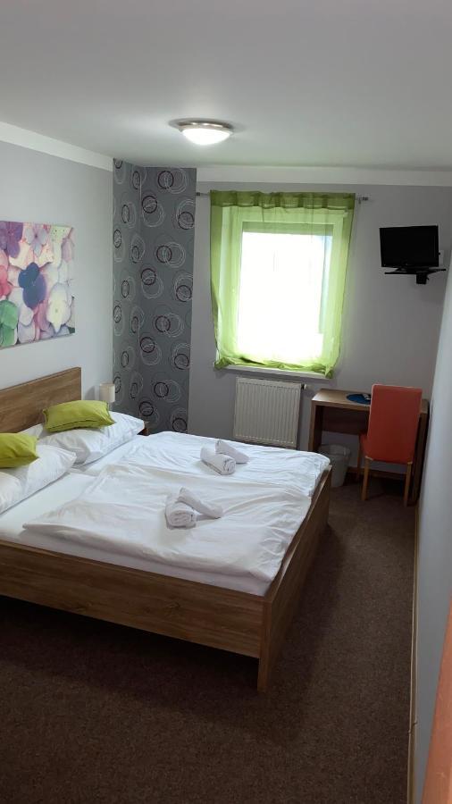 Hotel Orlan Bratislava Exterior photo